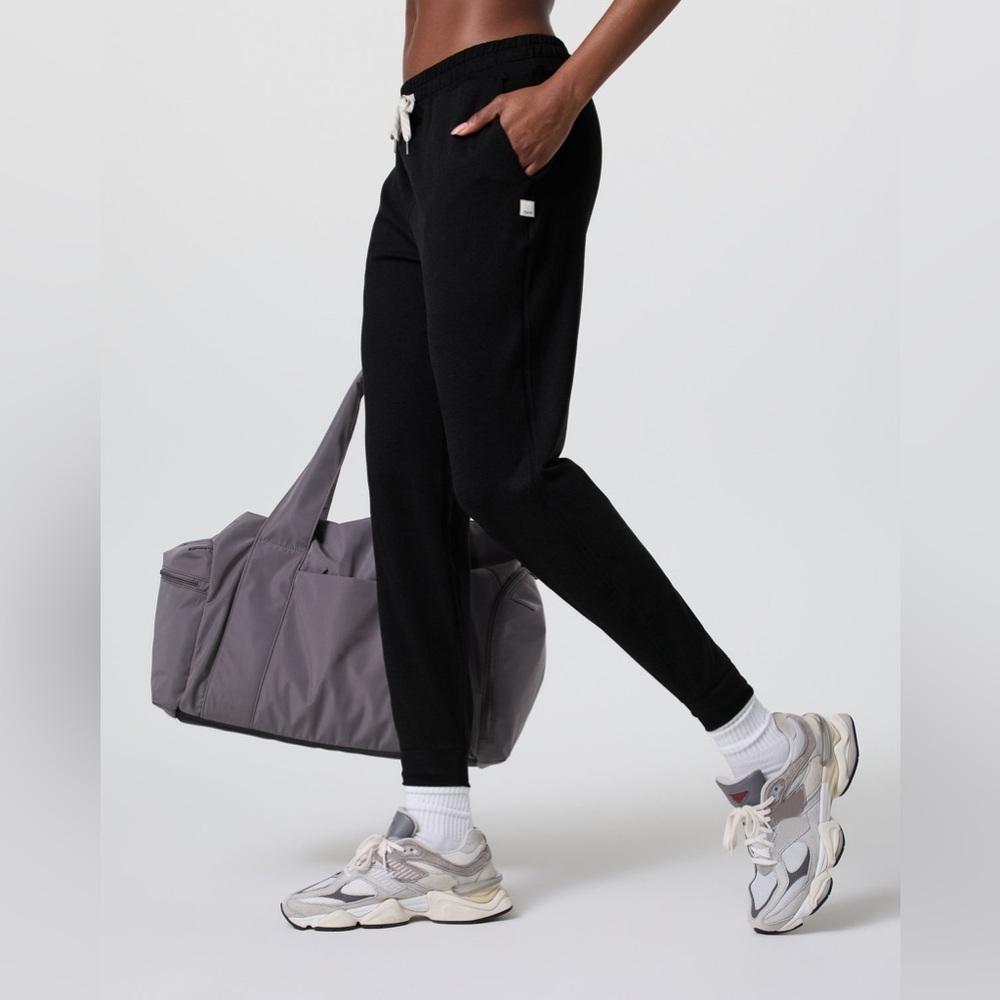 Vuori Performance Jogger NWOT